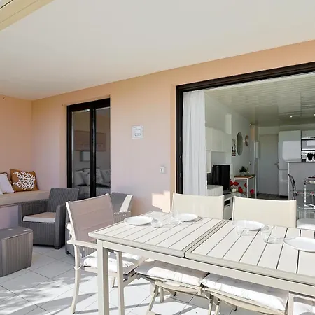 Vue Avec Grande Terrasse -