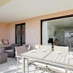 Vue Avec Grande Terrasse -